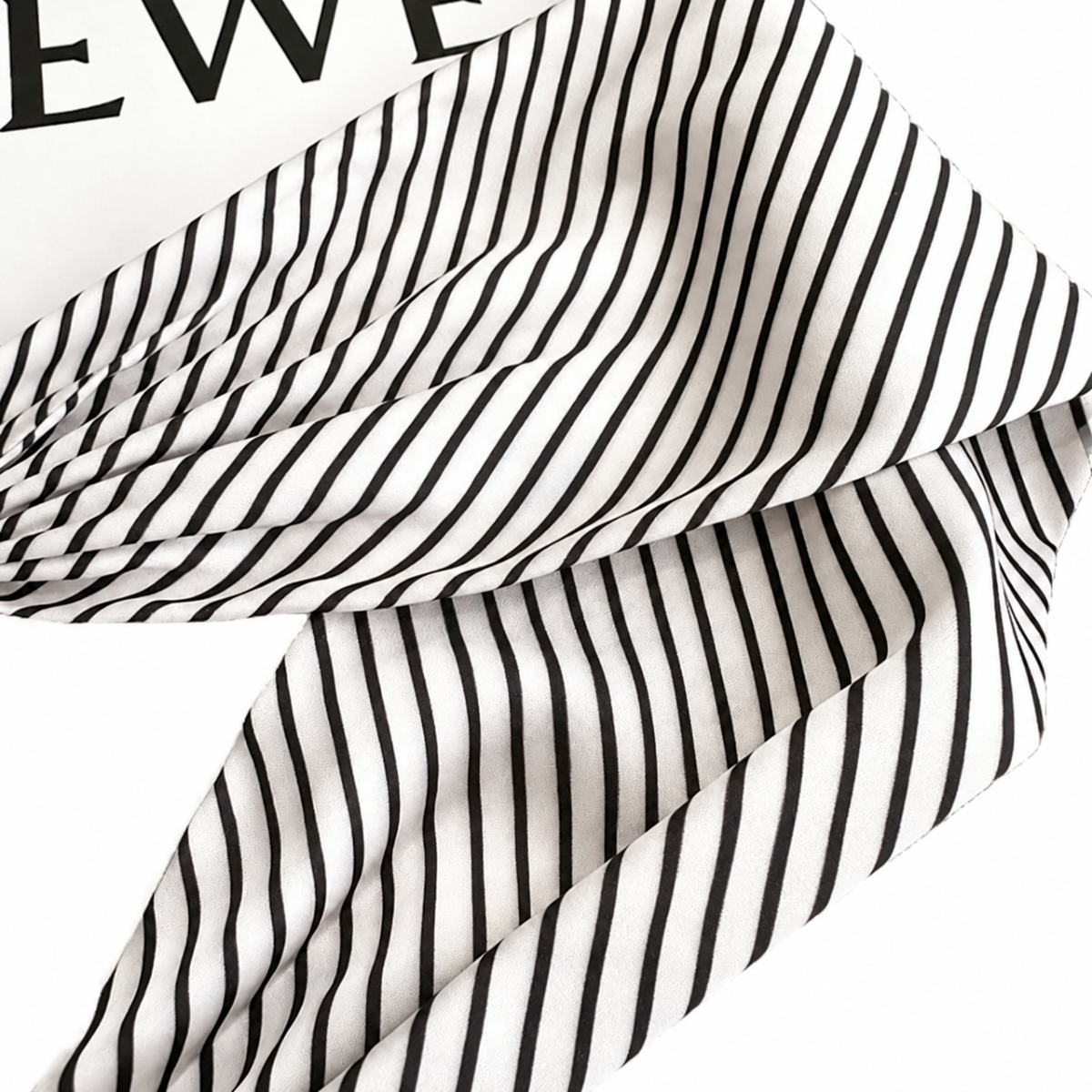 Tiya Magnetic Buckle Scarf with Pearl