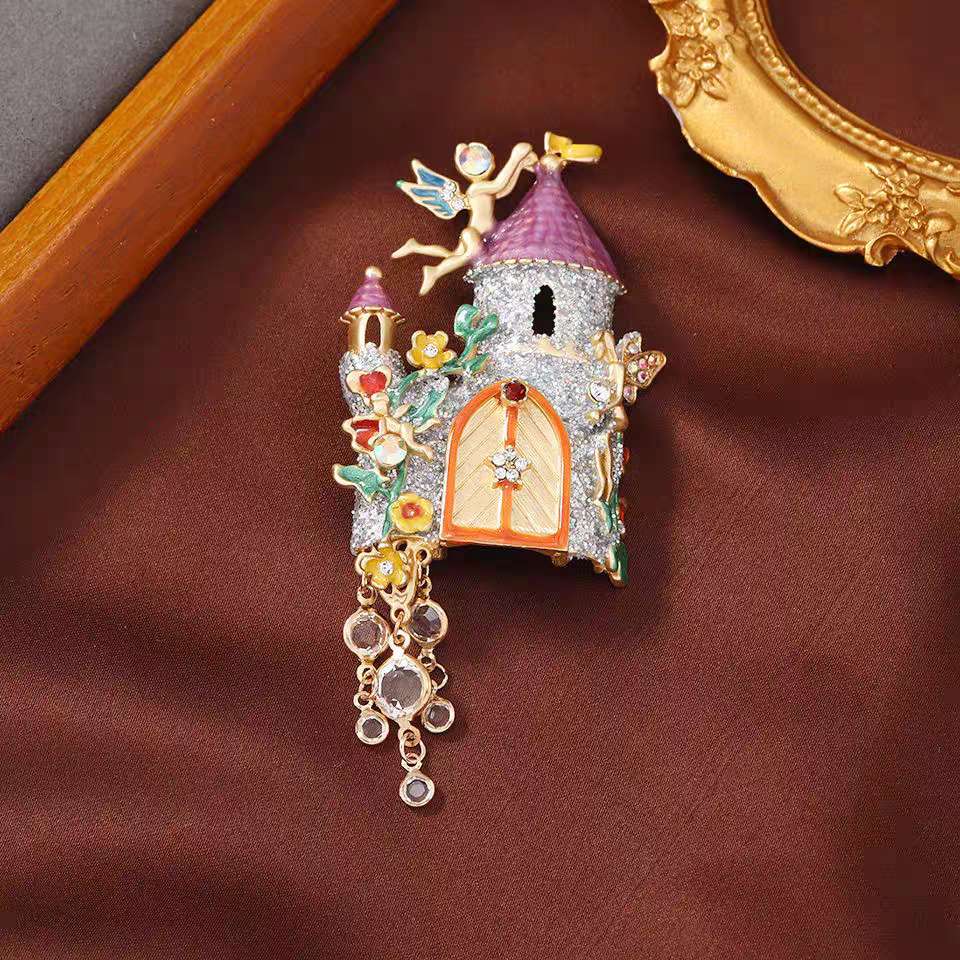 Pixie Nook Brooch