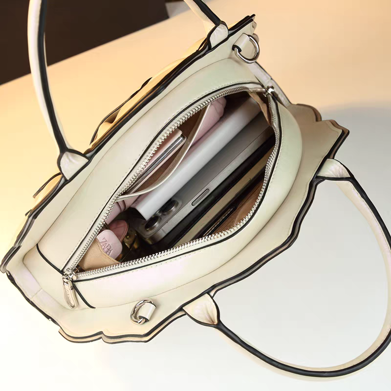 Ivoria Handbag