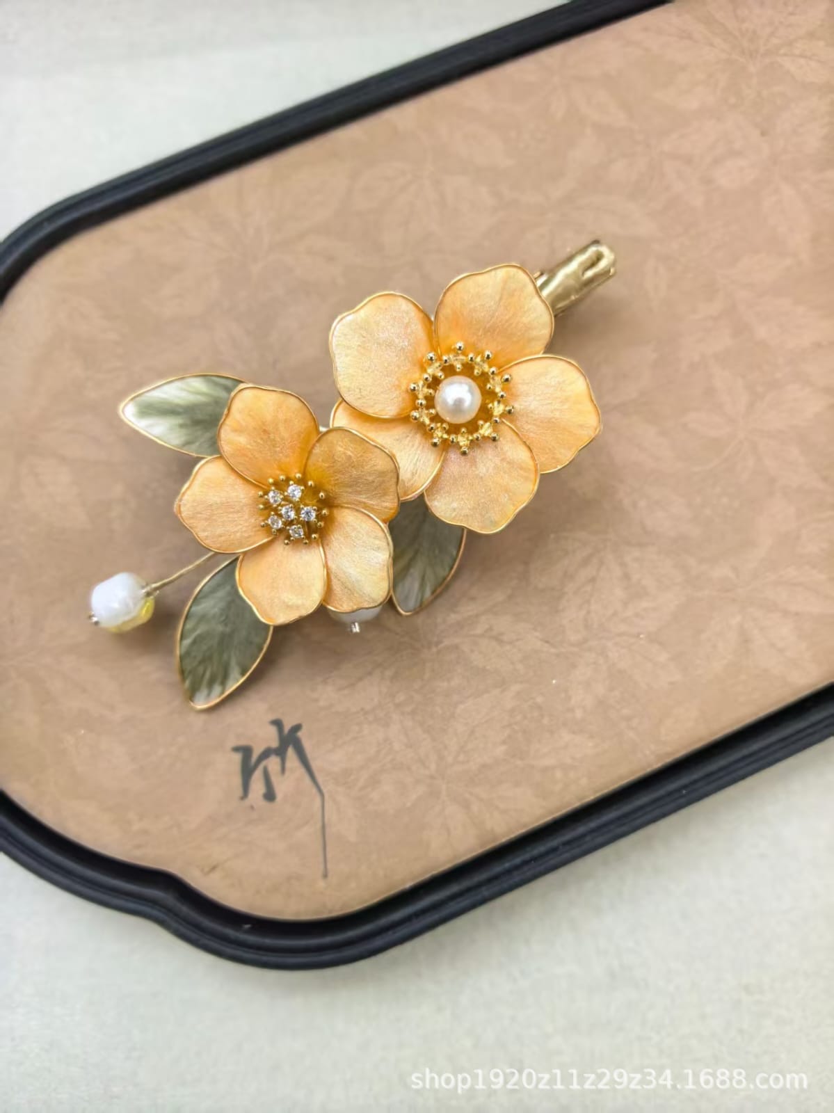 Serenna Side Hair Clip